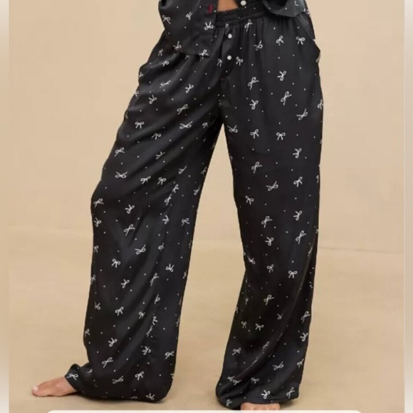 Aerie SET off Duty Satin Bow Pajama Set Shirt +  Pant Black Size NWT - Picture 2 of 12